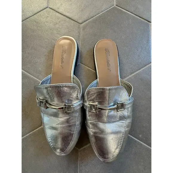 Breckelle's Women's Silver Slides Size 8 - Picture 2 of 5